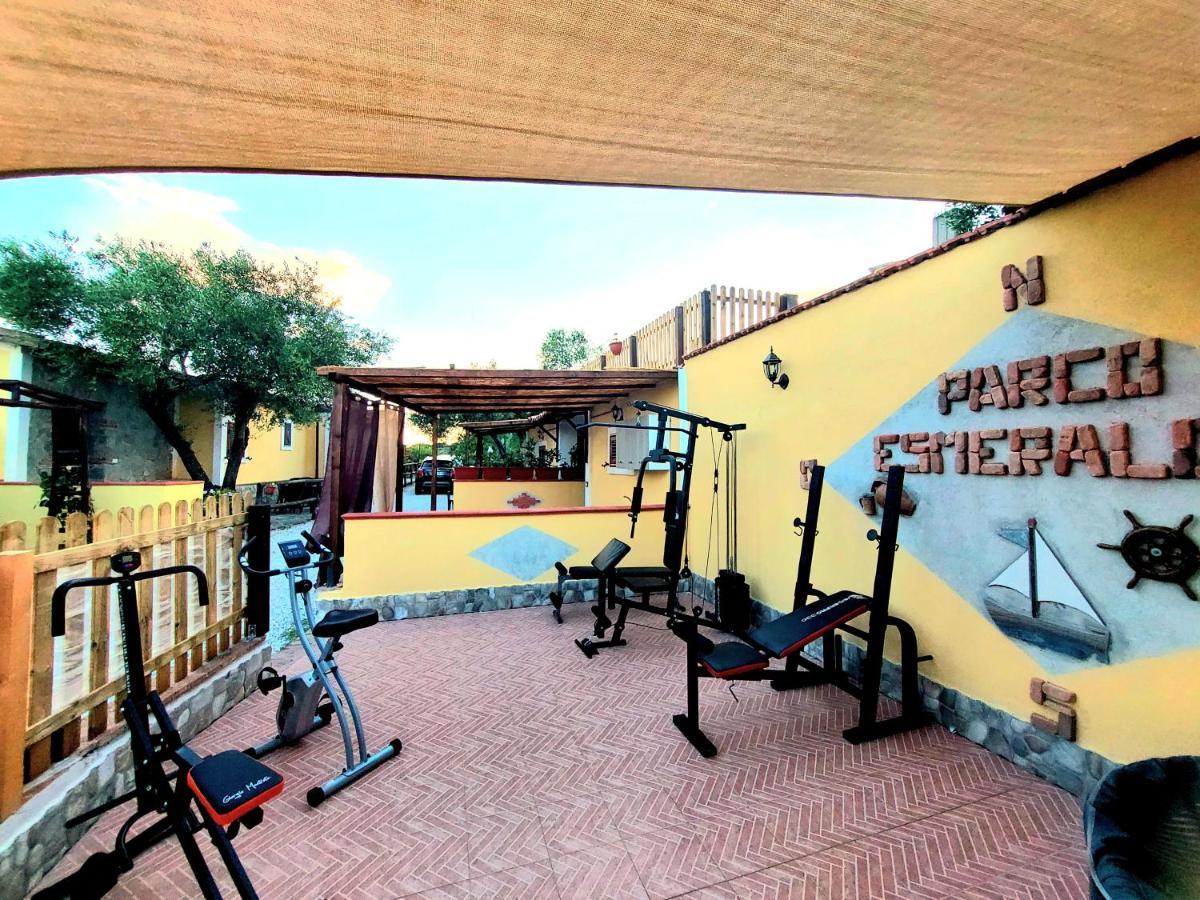 Parco Esmeralda - Family Residence E Breakfast 卡梅罗塔的码头 外观 照片